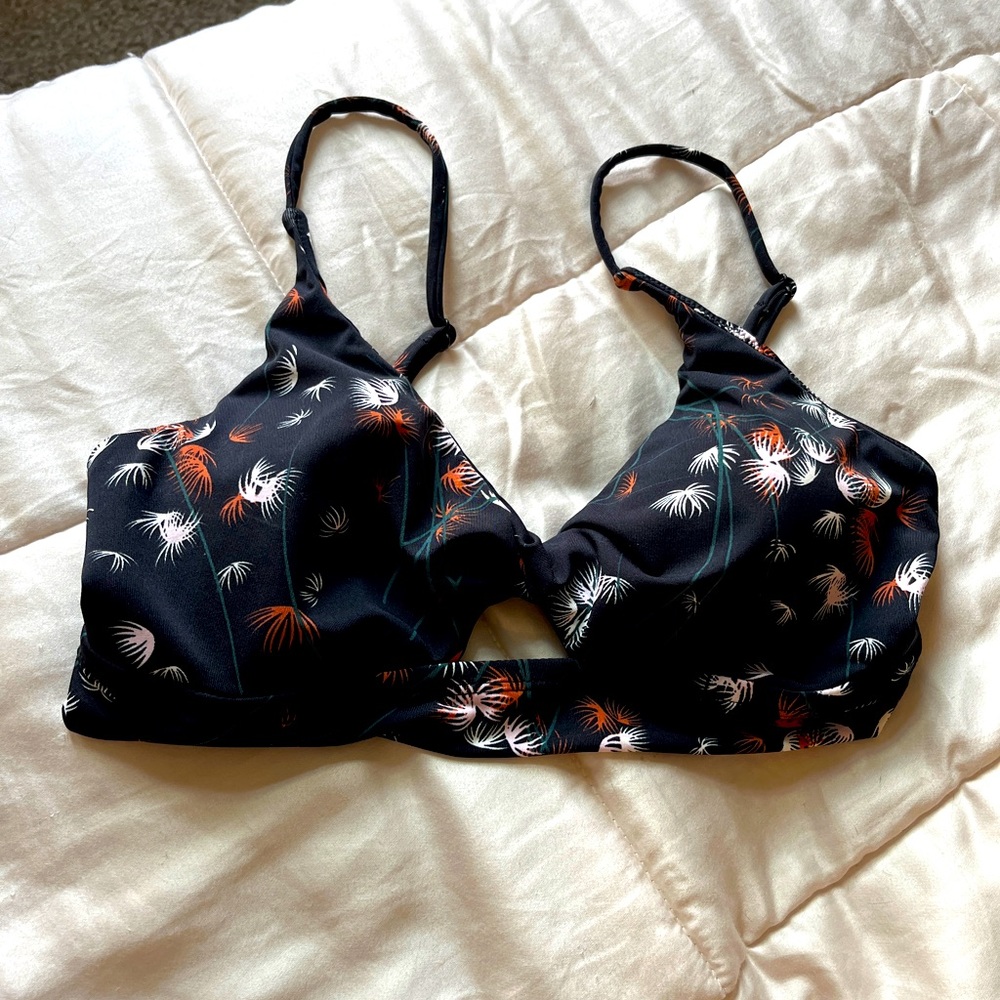 Super cute Carve Designs bikini swim top - size small